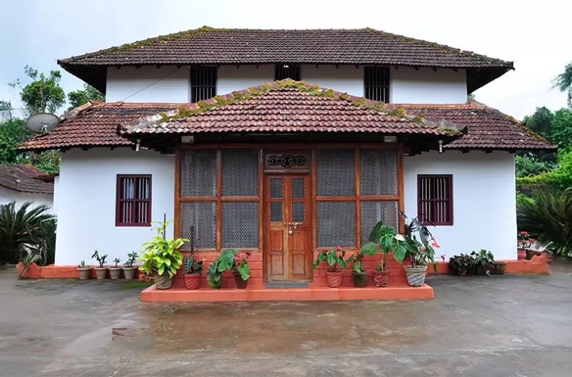 10 Beautiful Kerala House Design & Painting Ideas
